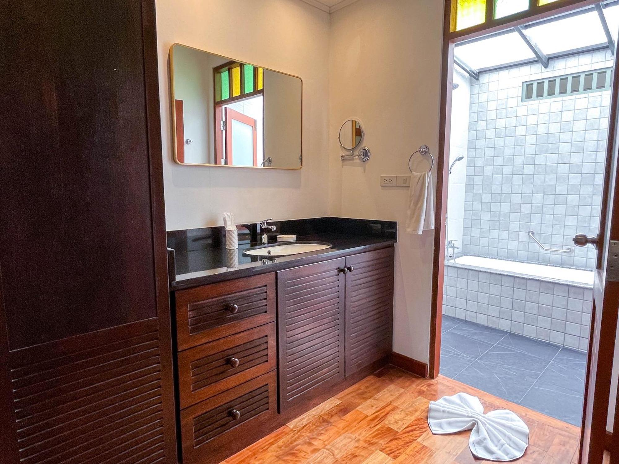 Baleeyan Residence Thalang Bilik gambar